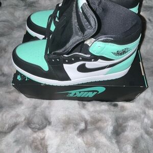 Nike Air Jordan Retro 1’s in Mint on Black